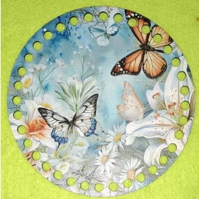   	15cm Horgolható nyomtatott fa alap 7 mm lyukkal Fehér liliom pillangóval	1db	15cm vastagság 2,5mm	