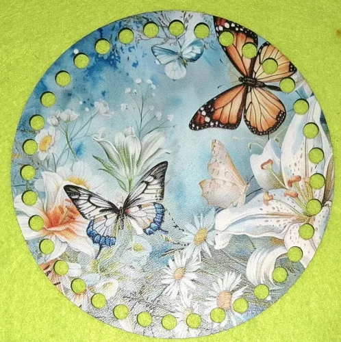 	15cm Horgolható nyomtatott fa alap 7 mm lyukkal Fehér liliom pillangóval	1db	15cm vastagság 2,5mm	