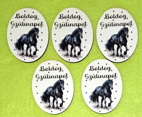 Nyomtatott fa alapú HDF(nem tömörfa) Ovális Fekete ló   Boldog Szülinapot  felirattal 	5db/csomag	5x6,5cm vastagság 2,5mm	