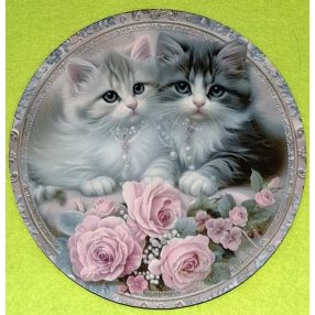   Nyomtatott kerek kopogtató közép Aranyos kis cicák 	1db	15cm vastagság 2,5mm	