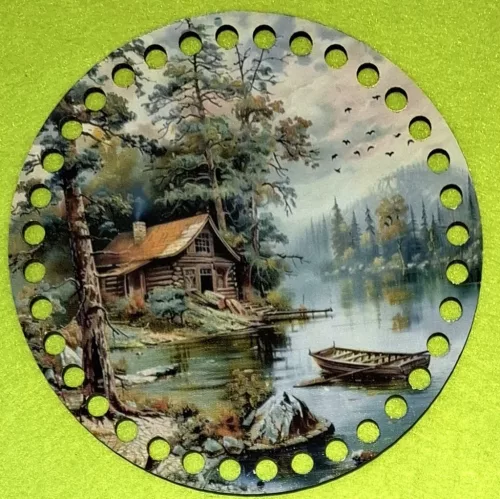 	15cm Horgolható nyomtatott fa alap 7 mm lyukkal Vízparti házikó  	1db	15cm vastagság 2,5mm	