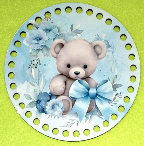 15cm Horgolható nyomtatott fa alap Bájos maci 7mm lyukkal 	1db	15cm vastagság 2,5mm	