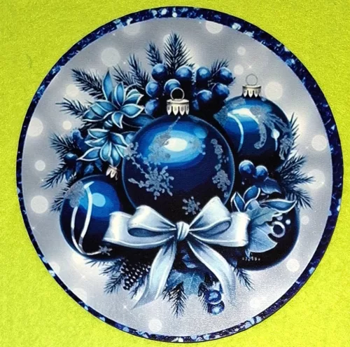 Nyomtatott kerek kopogtató közép Kék karácsonyfa gömb szalaggal.	1db	15cm vastagság 2,5mm	