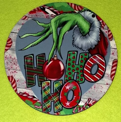 Nyomtatott kerek kopogtató közép Grincs kéz Ho-ho-ho felirattal 	1db	15cm vastagság 2,5mm	