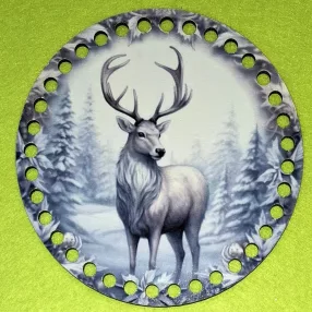   	15cm Horgolható nyomtatott fa alap   Fehér szarvas havas tájon 7mm lyukkal 	1db	15cm vastagság 2,5mm	