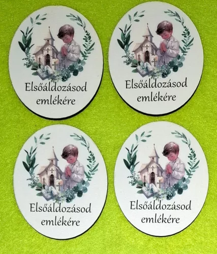 Nyomtatott ovál tábla kisfiú Elsőáldozásod emlékére  felirattal	4db	6,5x7,5cm vastagság 2,5mm	