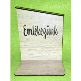   Nyomtatott lapra szerelt barna deszkás háttér, emlékezünk felirattal  	1szett 	12x14,5 cm talp méret 12x10 cm vastagság 2,5mm	