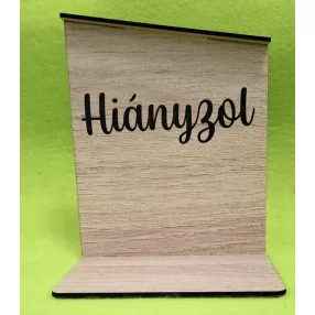   Nyomtatott lapra szerelt barna deszkás háttér, Hiányzol felirattal  	1szett 	12x14,5 cm talp méret 12x10 cm vastagság 2,5mm	