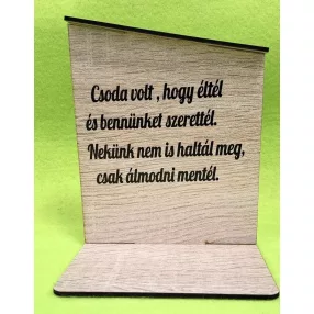   Nyomtatott lapra szerelt barna deszkás háttér, Csoda volt, hogy …. felirattal  	1szett 	12x14,5 cm talp méret 12x10 cm vastagság 2,5mm	