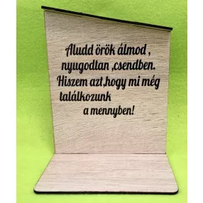   Nyomtatott lapra szerelt barna deszkás háttér, Alud örök álmod …. felirattal  	1szett 	12x14,5 cm talp méret 12x10 cm vastagság 2,5mm	