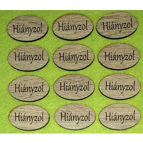   Nyomtatott ovális tábla  barna deszkás háttér, Hiányzol felirattal  	12db/csomag	4x2,5 vastagság 2,5mm	