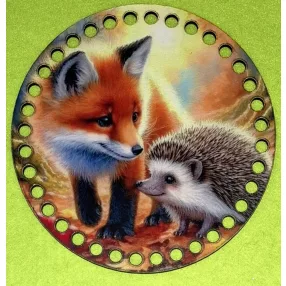   15cm Horgolható nyomtatott fa alap  Rókakölyök sündisznóval 	7mm lyukkal  1db	15cm vastagság 2,5mm	