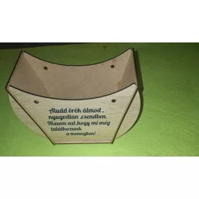   Lapraszerelt ridikül, Barna Deszkás alap Aludd örök álmod ,nyugodtan ,csendben….	1szett	széleség 19 cm  magasság 14cm mélység 7,5cm anyag  vastagság 2,5mm			