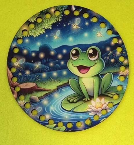 15cm Horgolható nyomtatott fa alap  Aranyos béka 	1db	15cm vastagság 2,5mm	