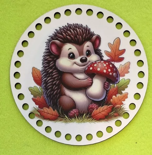 15cm Horgolható nyomtatott fa alap Süni gombával 7mm lyukkal	1db	15cm vastagság 2,5mm	