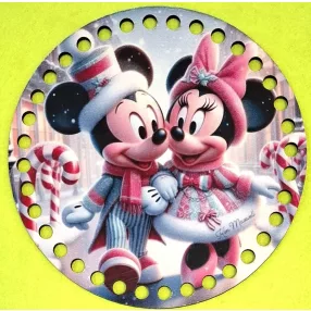  15cm Horgolható nyomtatott fa alap Mickey és Minnie sétáló utcán 7mm lyukkal	1db	15cm vastagság 2,5mm	