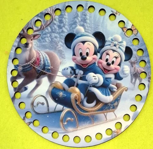 15cm Horgolható nyomtatott fa alap Szánkózó Mickey és Minnie	7mm lyukkal 1db	15cm vastagság 2,5mm	