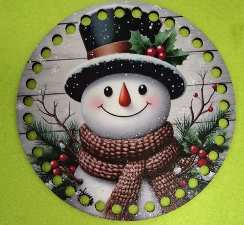 15cm Horgolható nyomtatott fa alap Hóember deszkás háttér 7mm lyukkal	1db	15cm vastagság 2,5mm	