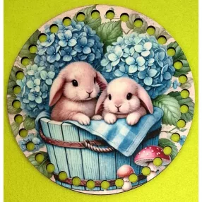   15cm Horgolható nyomtatott fa alap 7 mm lyukkal  Két nyuszkó dézsában   	1db	15cm vastagság 3mm	