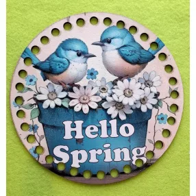   15cm Horgolható nyomtatott fa alap 7 mm lyukkal  Két madárka virágos ládán Hello Spring  felirattal  	1db/csomag	15cm vastagság 3mm	