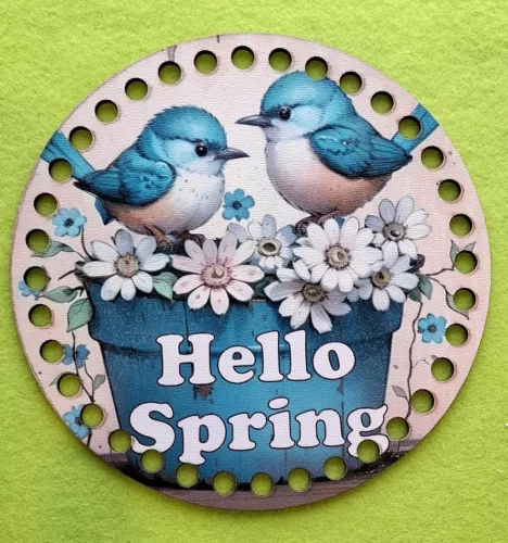 15cm Horgolható nyomtatott fa alap 7 mm lyukkal  Két madárka virágos ládán Hello Spring  felirattal  	1db/csomag	15cm vastagság 3mm	