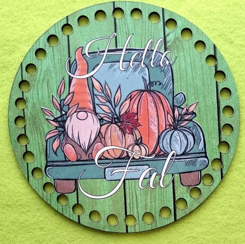 	15 cm  Horgolható nyomtatott fa alap 7 mm lyukkal  manó zöld autón Hello fall felirattal	1db	15cm vastagság 3mm	