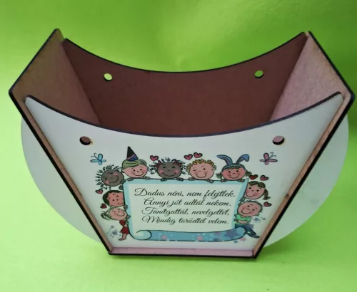 Lapraszerelt ridikül, Fehér  alap Dadus néni, nem felejtlek…..	1szett	széleség 19 cm  magasság 14cm mélység 7,5cm anyag  vastagság 2,5mm			