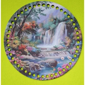   19,5cm Horgolható nyomtatott fa alap 7 mm lyukkal Vízesés patakkal  	1db	19,5cm vastagság 2,5mm	