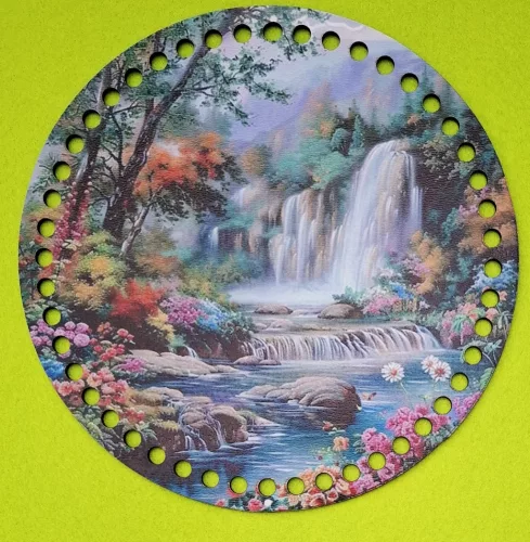 19,5cm Horgolható nyomtatott fa alap 7 mm lyukkal Vízesés patakkal  	1db	19,5cm vastagság 2,5mm	