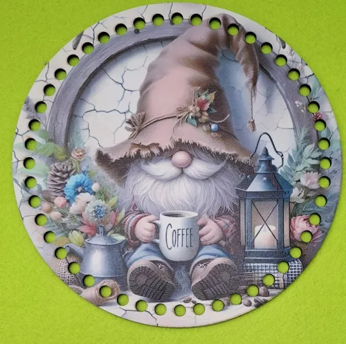 19,5 Horgolható nyomtatott Fa koszorú közép Barna sapkás manó Coffee felirattal 	1db	19,5cm vastagság 3mm	