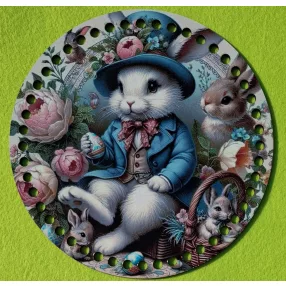   19,5cm Horgolható nyomtatott fa alap 7 mm lyukkal Fehér nyuszi kalapban  	1db	19,5cm vastagság 3mm	