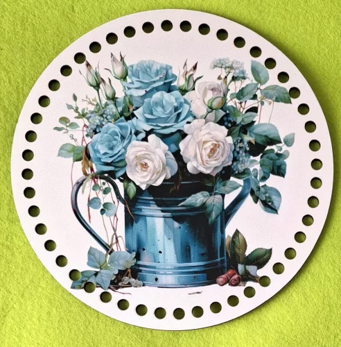 19,5cm Horgolható nyomtatott fa alap 7 mm lyukkal   Locsoló kana fehér és kék rózsával 	1db	19,5cm vastagság 2,5mm	