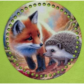   19,5cm Horgolható nyomtatott fa alap  Rókakölyök sündisznóval 	1db	19,5cm vastagság 2,5mm	