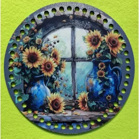   19,5cm Horgolható nyomtatott fa alap 7 mm lyukkal   Napraforgó ablakban kék vázában  	1db	19,5cm vastagság 2,5mm	