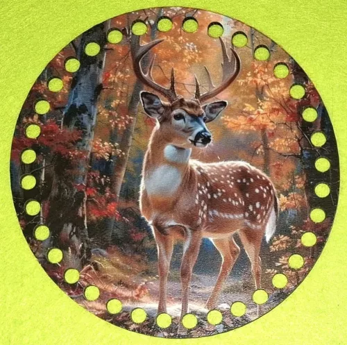 19,5cm Horgolható nyomtatott fa alap 7 mm lyukkal Szarvas erdőben    	1db	19,5cm vastagság 2,5mm	