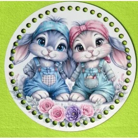   19,5cm Horgolható nyomtatott fa alap 7 mm lyukkal   Aranyos nyuszipár 	1db	19,5cm vastagság 2,5mm	