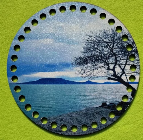 15cm Horgolható nyomtatott fa alap 7 mm lyukkal   Balaton Fonyód 2	1db/csomag	15cm vastagság 2,5mm	
