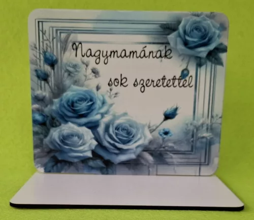 Nyomtatott fa Talpas tábla, Kék rózsa   háttér, Nagymamának sok szeretettel	1 szett	15x12,5cm, talp 17,5x10 vastagság 3mm	