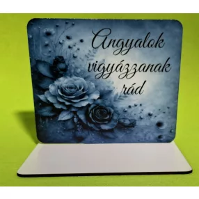    Nyomtatott fa Talpas tábla, Rózsás  háttér Angyalok vigyázzanak rád.	1 szett	15x12,5cm, talp 17,5x10 vastagság 3mm	