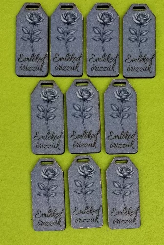 Nyomtatott fa Biléta tábla márvány háttér,rózsával Emléked őrizzük felirattal 	10db/csomag	5,5x2,5cm vastagság 2,5mm	