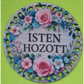   15cm Horgolható  ,Fa alapú HDF(nem tömörfa)  7mm lyukkal Rózsaszín  rózsás háttér Isten Hozott felirattal  	1db	15cm vastagság 2,5mm	