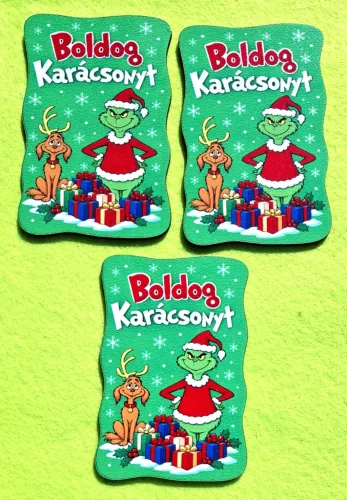  Nyomtatott álló  Grincs táblácska “Boldog Karácsonyt” felirattal	3db/csomag	6x4cm vastagság 2,5mm	