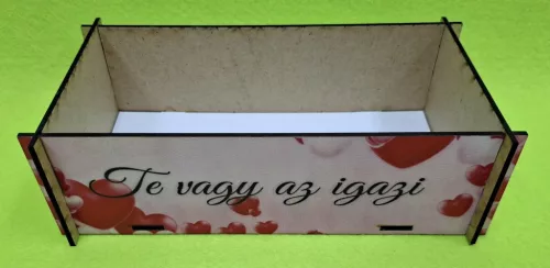 Nyomtatott  Lapraszerelt , Doboz Piros  szíves  Te vagy az igazi  felirattal	1db	18x10cm magasság 6cm,anyag vastagság 2,5mm	