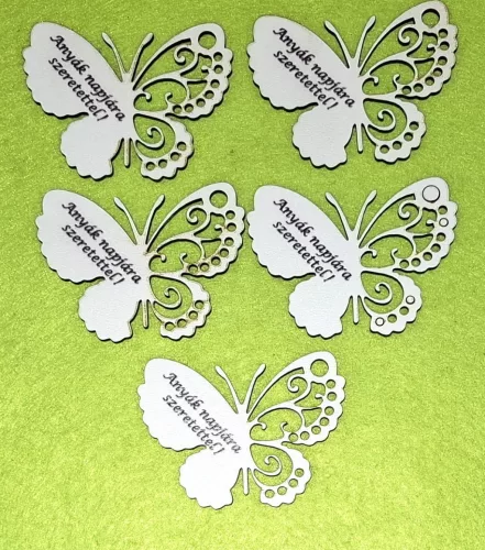 Fehér  fa Anyák napjára szeretettel!	 5db/csomag	7,5x5,5cm 