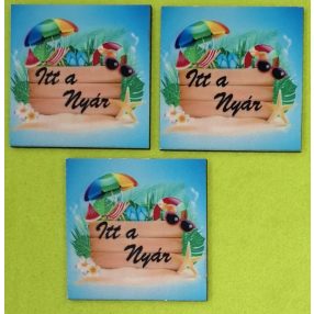   	 Nyomtatott fa négyzet   tábla Itt a nyár felirattal	3db/ csomag	7x7cm  vastagság 3mm	
