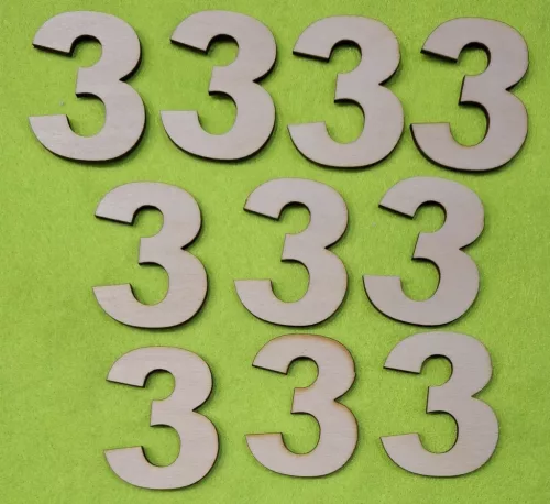 Natúr fa számok 3-as	10 db/csomag	5cm vastagság 3mm