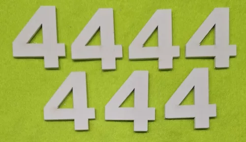 Fehér fa számok 4-es	7 db/csomag	5cm vastagság 3mm