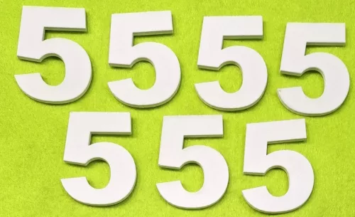Fehér  fa számok 5-ös	7 db/csomag	5cm vastagság 3mm