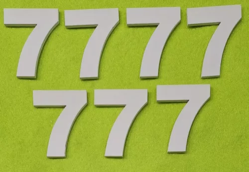 Fehér fa számok 7-es	7 db/csomag	5cm vastagság 3mm