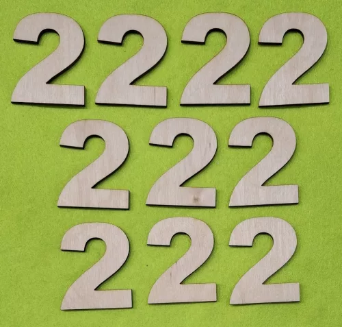 Natúr fa számok 2-es	10 db/csomag	3cm vastagság 3mm